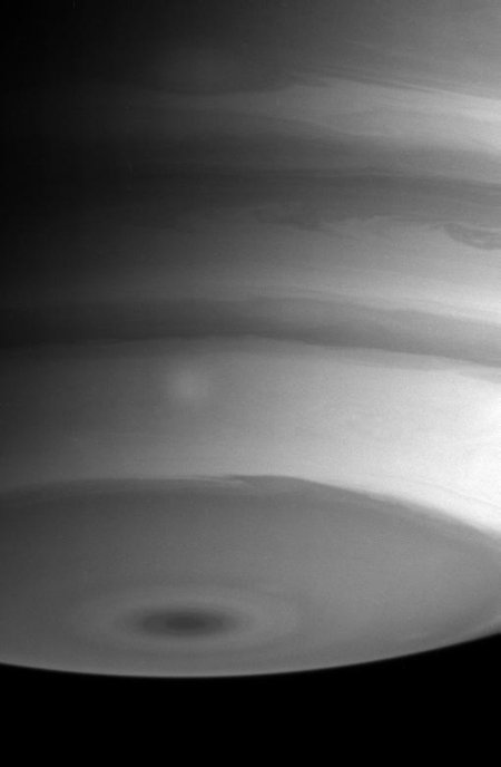 Южный полюс Сатурна: вид с &quot;Кассини&quot;